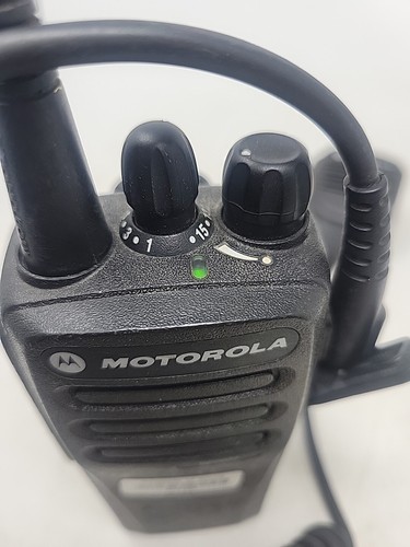 Motorola CP200d 16CH UHF2-Way Analog Radio AAH01QDC9JC2AN With PMMN4013A - Picture 10 of 23