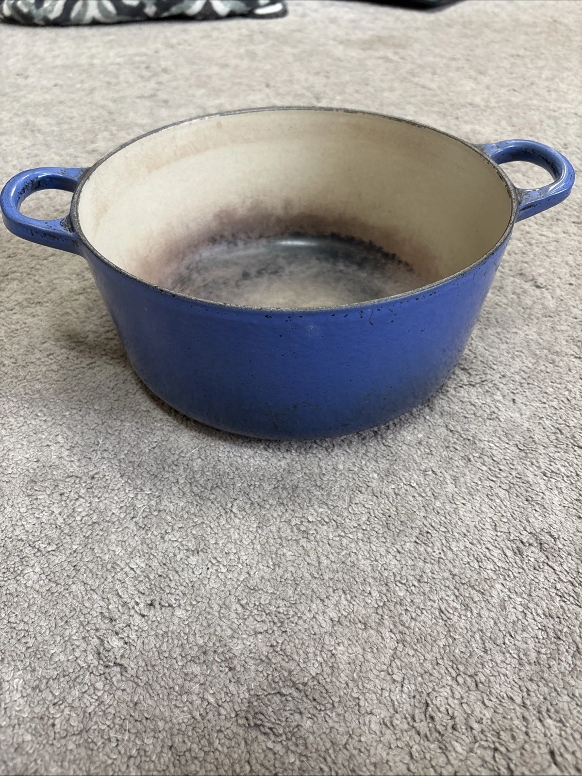Le Creuset Dutch Oven 3.5 quart #22 Cast Iron Enamel Dark Blue. NO LID READ