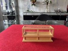 PUPPENSTUBE VERKAUFS - VITRINE HOLZ MASSSTAB 1 : 12