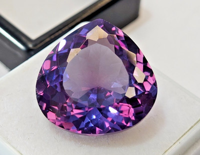 Colour Change Pear Cut Alexandrite 20-21 Ct EGL CERTIFIED Loose Gemstone FR-190