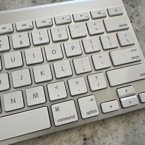 Teclado GENUINO Apple Inalámbrico Bluetooth A1314 Mac Aluminio Envío Gratis - Imagen 2 de 4