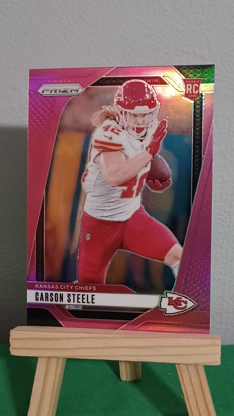 2024 Panini Prizm Pink Prizm #377 Carson Steele RC Kansas City Chiefs Football