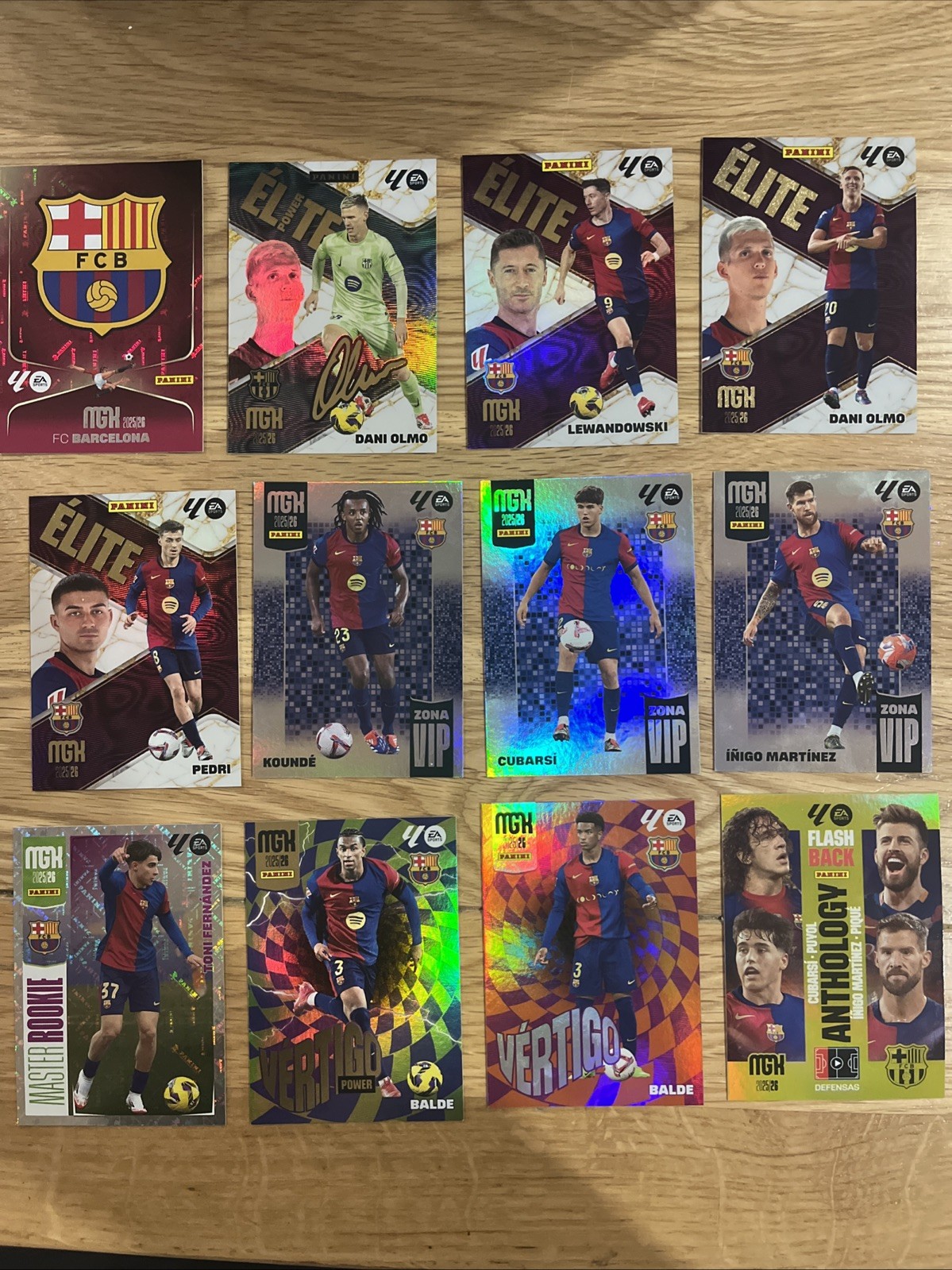 Juego de 12 cartas especiales Panini MGK FC Barcelona. Shield Elite Anthology No Yamal