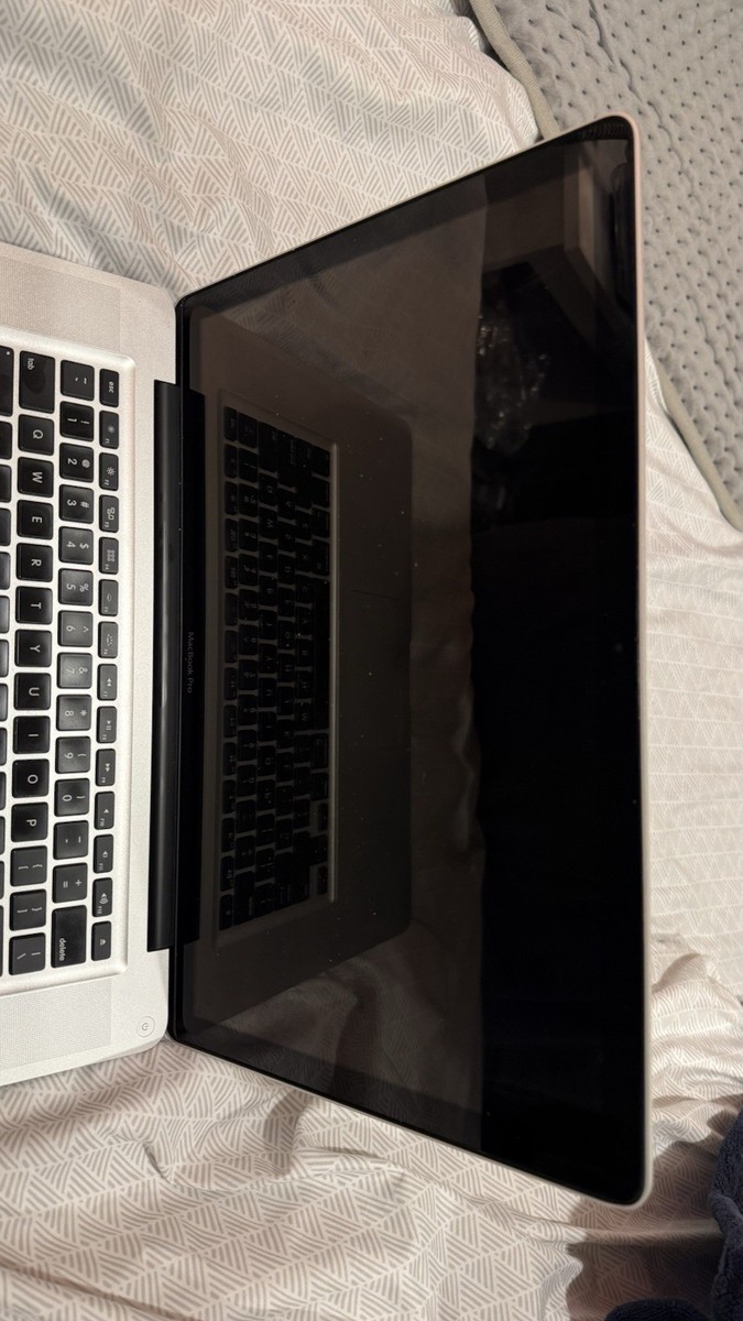 Apple MacBook Pro 15 In 2012 Silver Intel Core I7 2.6 GHZ 16 GB Apple MacBook Pro 15 In 2012 Silver Intel Core I7 2.6 GHZ 16 GB