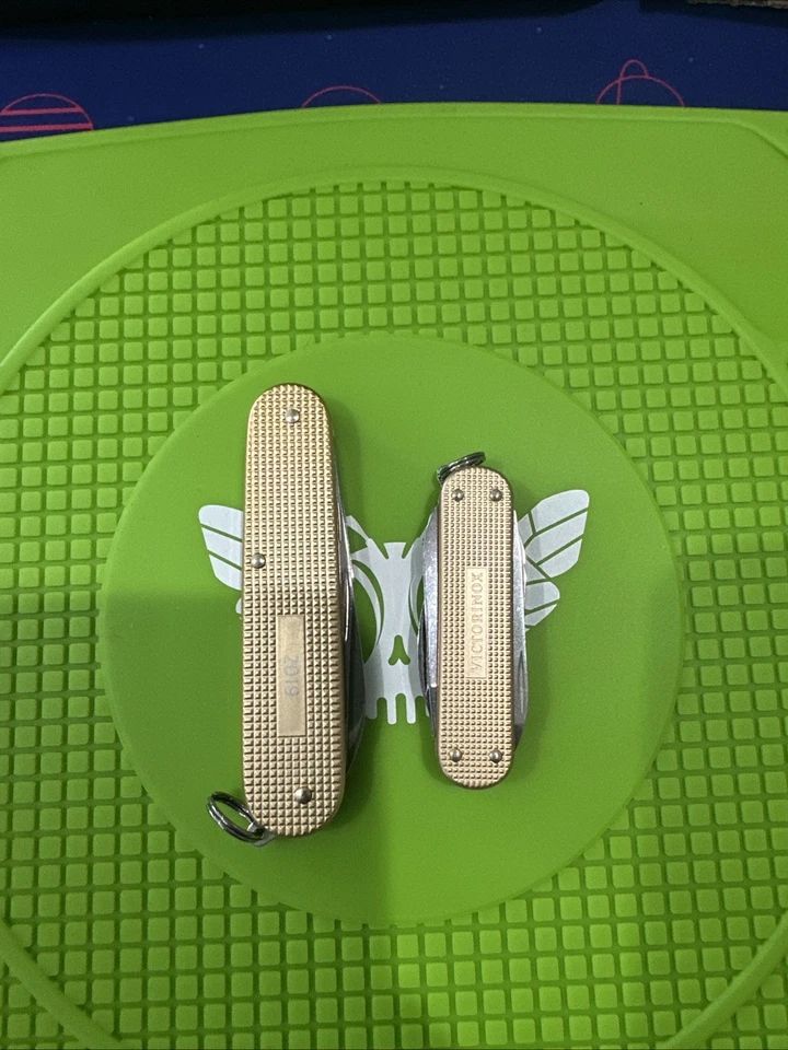 Victorinox 2019 Champagne Gold Alox Cadet y Minichamp Foto 2 de 2