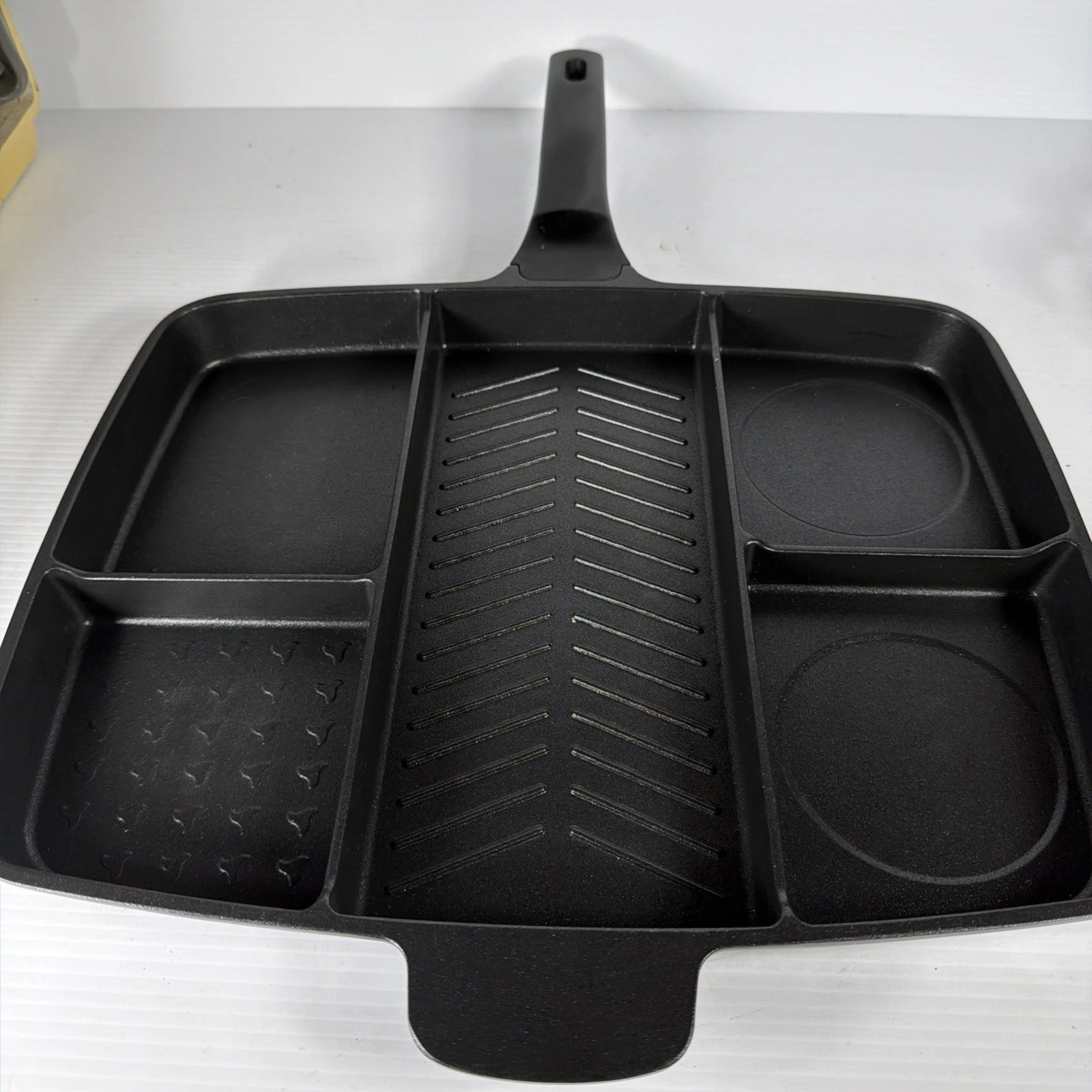 Crofton Divided Skillet Non-Stick 14.5 Inches Multi-Task Grill Fry Aluminum NOTE