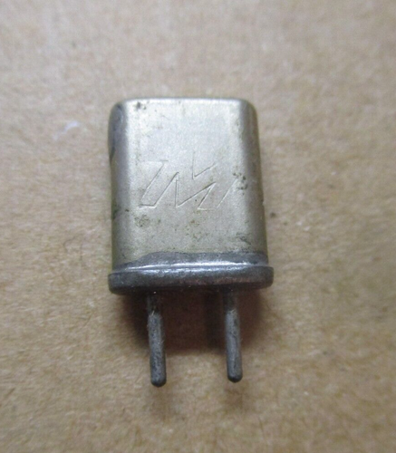 M-Tron 227 10R Radio Crystal 1/32" Diameter X 3/16" Spaced Pins Vintage - Zdjęcie 4 z 4