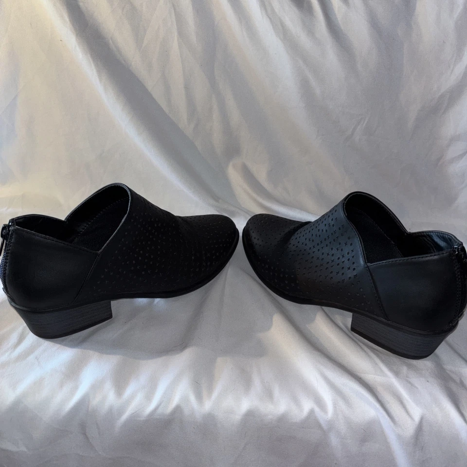 PIERRE DUMAS Negro Botines Perforados Tacones Bajos Zapatos 8.5 Foto 3 de 4