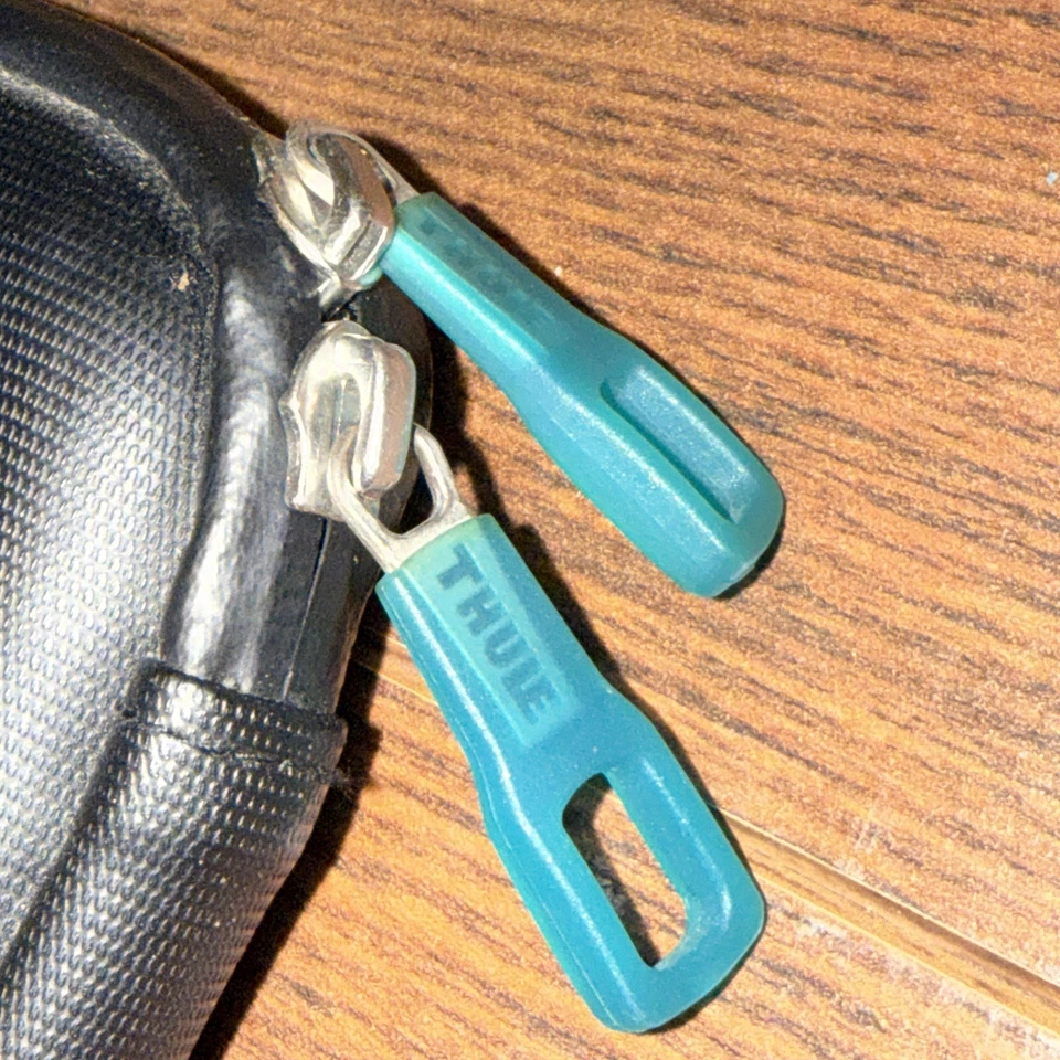 THULE Gauntlet 13” Sleeve Laptop Carry Protective Case Zip Hard 13x9x1 Black - Image 4 of 4