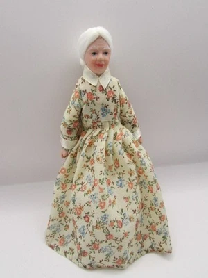 TOWN SQUARE MINIATURES Dollhouse Miniature Poseable Country Grandma Grandparent Doll G7675