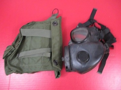 post-Vietnam US Army M17A1 Gas Mask & Nylon Carry Bag w/Straps Dtd