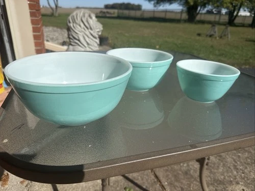Pyrex Vintage Robin Egg Blue / Turquoise Nesting Mixing Bowl Set 401 402 403