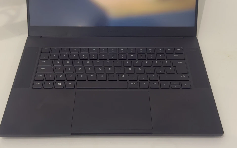 Razer Blade Advanced 2021 i7-11800H 16GBRAM 1TB 3080 15”DBRAND SKIN AND CHARGER - Image 2 of 4