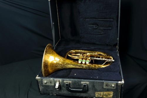 King 1122 Marching French Horn - Rough Finish, Hard Case Included