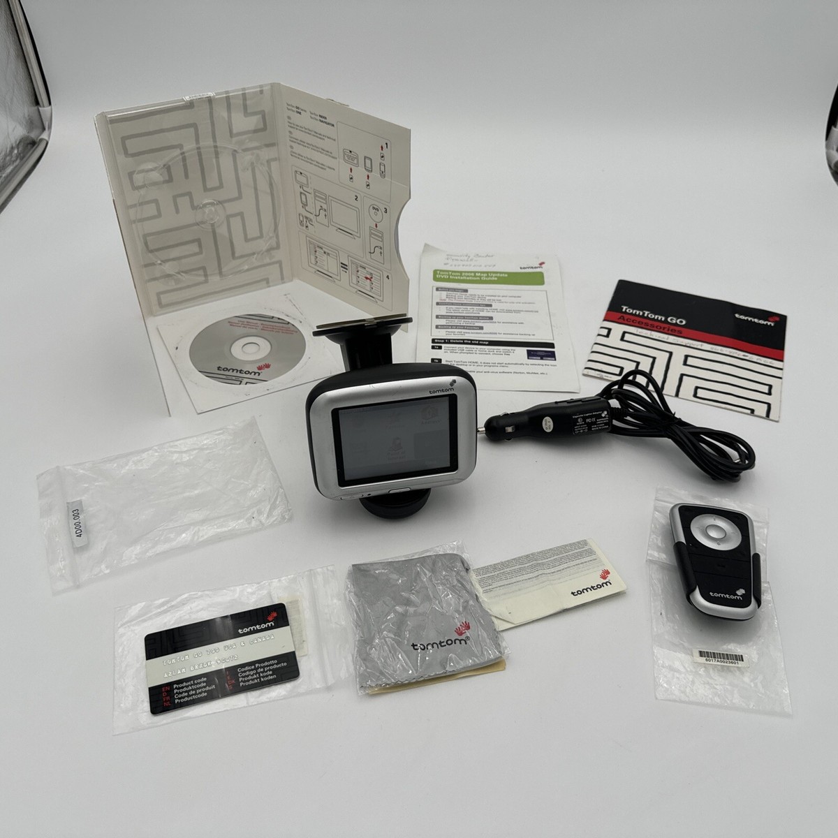 TOM TOM GO 700 GPS Bundle w/ Car Mount Charger And Remote & Wall