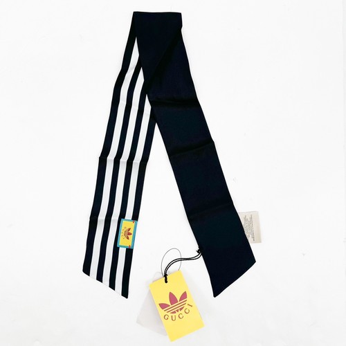 Gucci X Adidas Fiocco a righe collo in seta - Foto 2 di 12