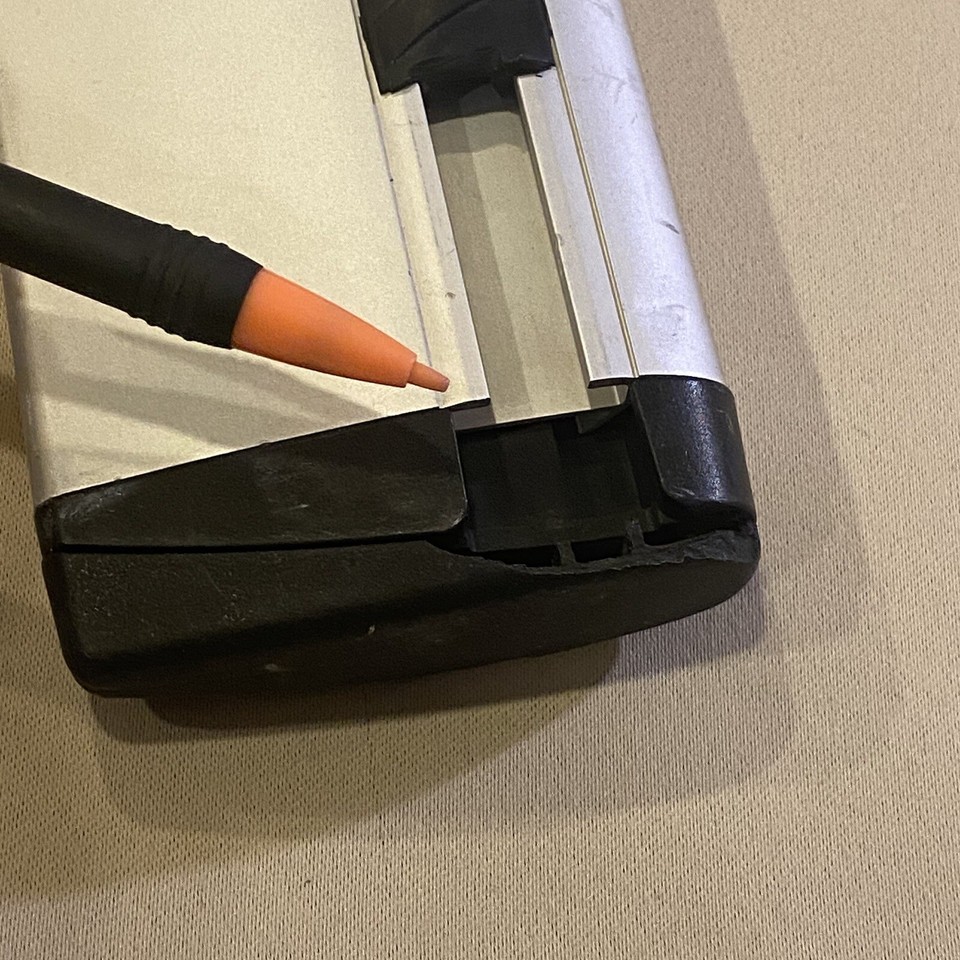 THULE AeroBlade Bars 47" (ARB47) Pair Set Silver Cross Bars Roof Rack w