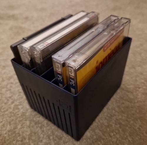3x 100MB, 2x250MB Zip Disks, Cases, Caddy Box. Used, Formatted and Tested 100% - Afbeelding 2 van 5