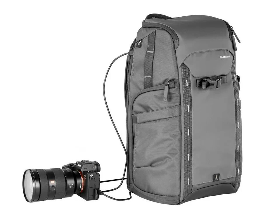 Vanguard VEO adaptor R48 BK backpack with USB port - rear access