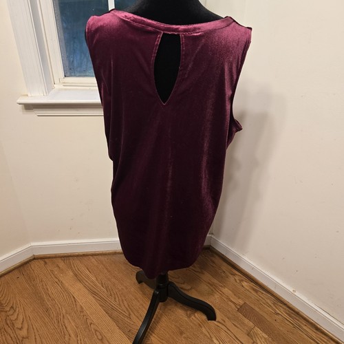 Old Navy Sleeveless Stretch Burgundy Velvet Tank Top Back Keyhole V-neck Size XL - Picture 5 of 7