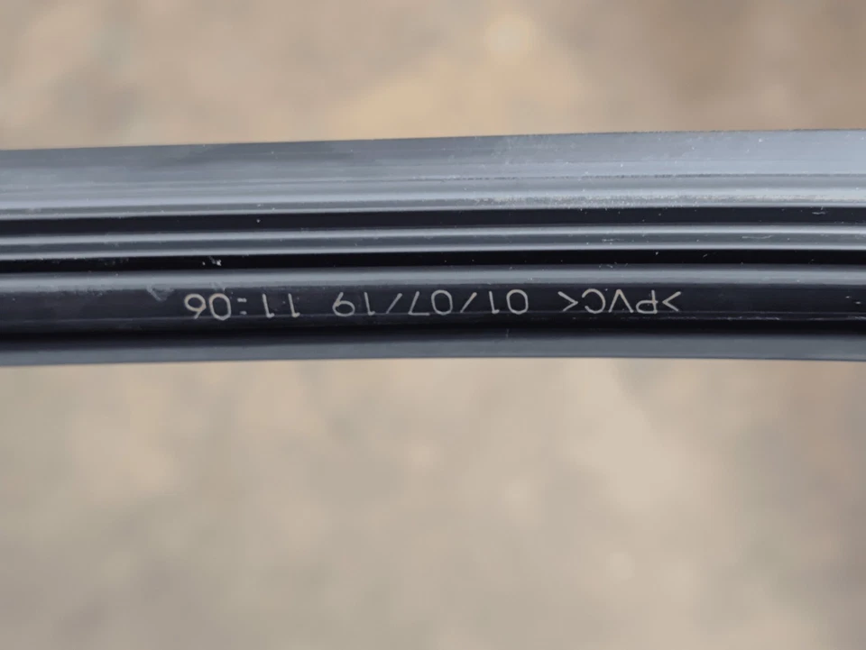 FRONT DRIVER DOOR WINDOW INNER WEATHERSRIP BELT SEAL 2020-2021 HONDA INSIGHT OEM - Image 4 of 4