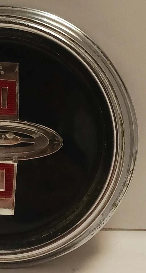 Usado OEM emblema de botão de buzina de volante GM 1965-1966 Chevrolet Corvair (SC16) - Imagem 3 de 4