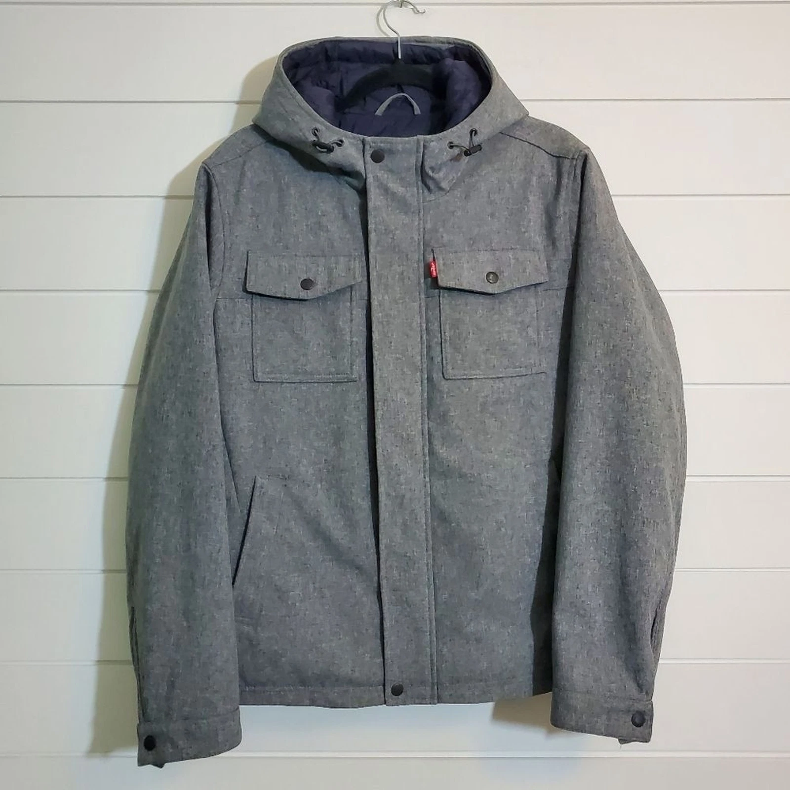 Levi's Men's Quilted Hooded Water Resistant Trucker Jacket. Size M