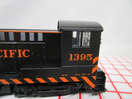 Stewart HO SP Southern Pacific DS-4-4-1000 Diesel Locomotive #1395 DCC Ready LED - Picture 6 of 10
