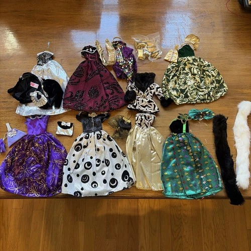 VTG 90's LUCKY Brand  Barbie 8 complete elegant evening outfits New open bag/box