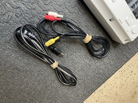 SEGA Dreamcast Console Lot 2 Controllers 3 Games MvC 2 Street Fighter Alpha 3