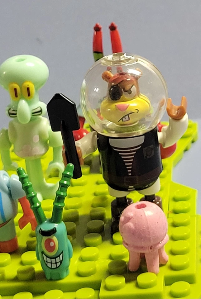 Mega Construx SpongeBob Figure lot with Patrick, Spongebob & Squidward plus more - Image 4 of 4