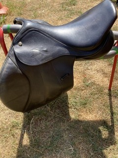17.5” Monarch Jumping Saddle XXW Fit Adjustable Gullet
