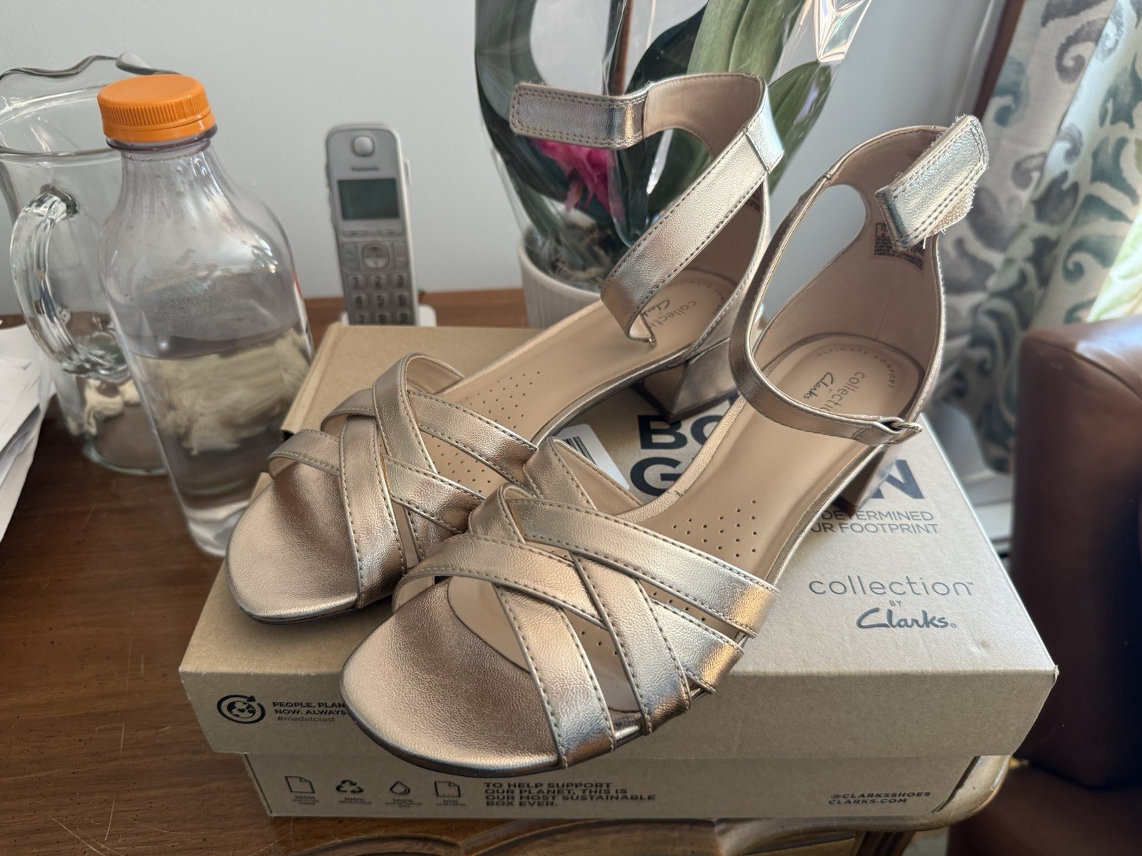 Clarks Women’s Gold Metallic Leather Strappy Block Heel Sandals 10M