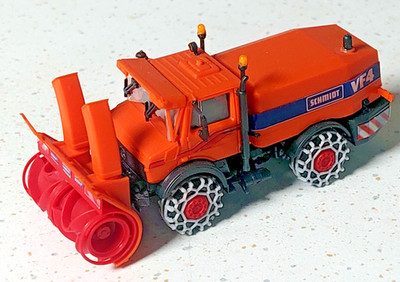Nr. 1356 Kibri MB Unimog mit Schneefräse und Winterausrüstung  1:87