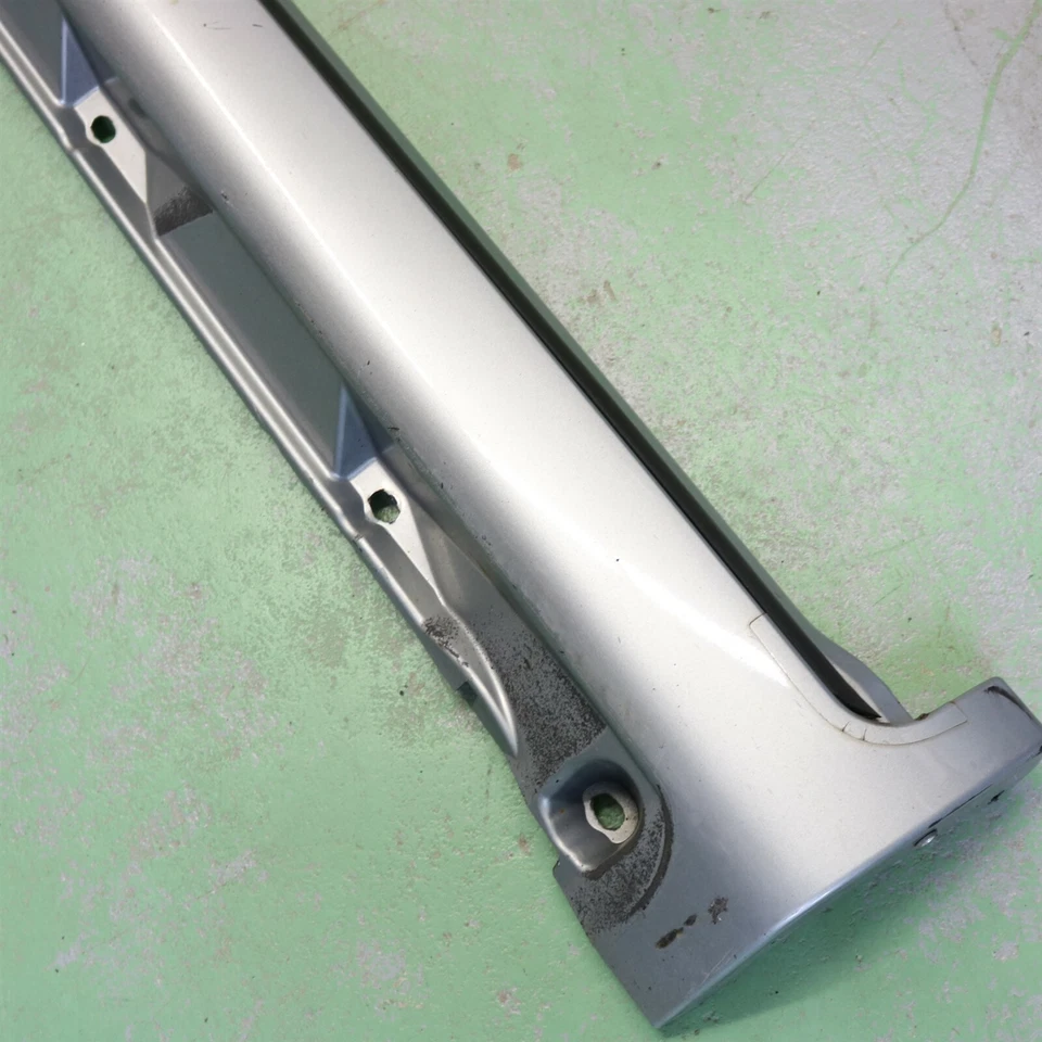 01-07 Panel de moldeo basculante gris lado conductor izquierdo Volvo V70 30744339 Foto 4 de 4