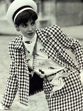 CHANEL BOUTIQUE 1986 SPRING ICONIC CC LOGO ECRU BLOUSE TOP BLACK TRIM FR42-FR44