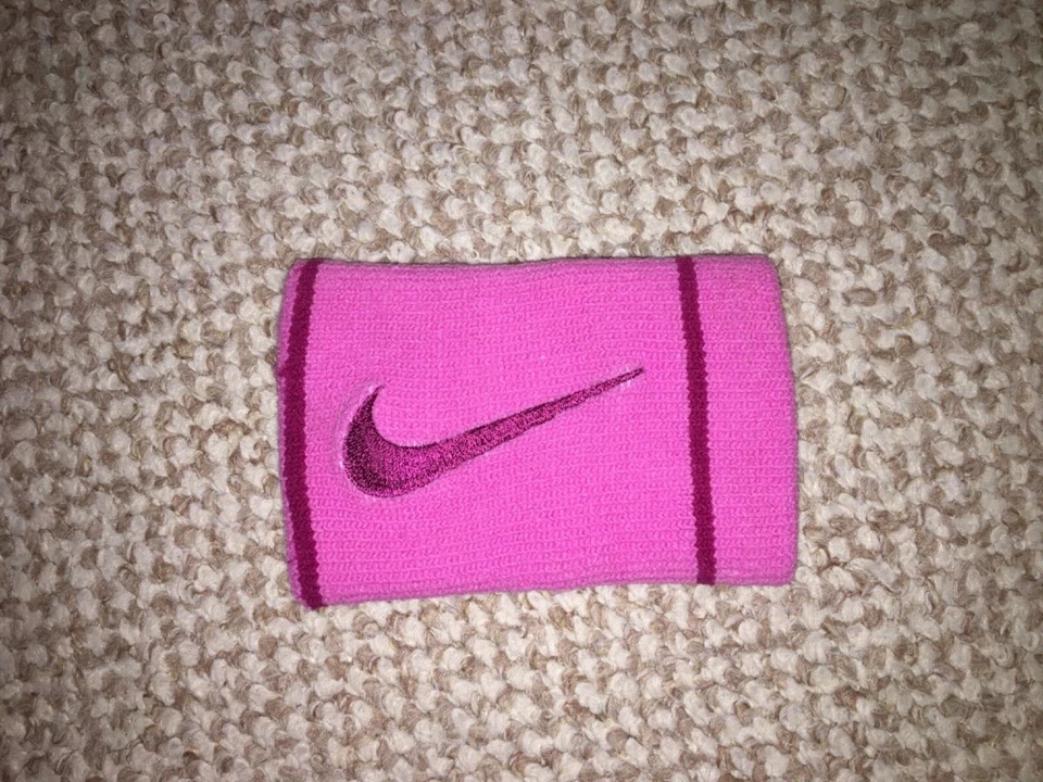 Pulsera rosa Nike Foto 2 de 3