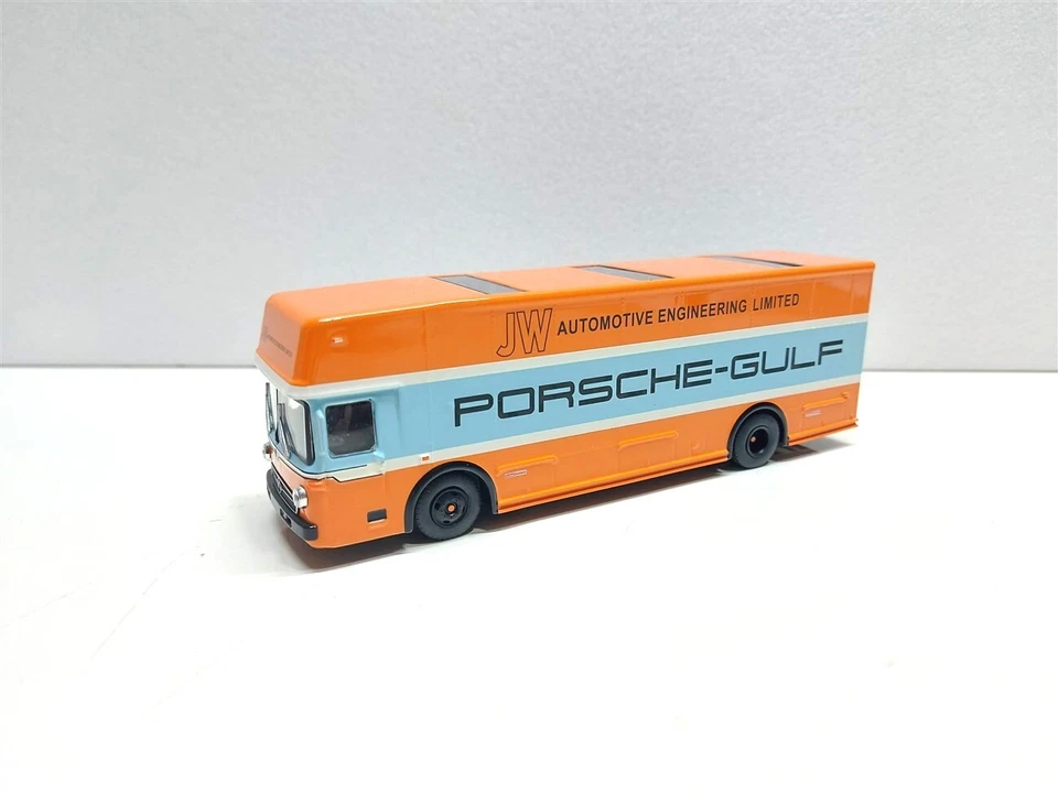 Camion Mercedes O317 Trasnporter Porsche Team Gulf Racing - 1/64 Schuco - Immagine 3 di 4