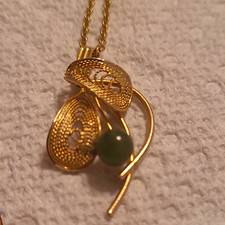 Gold Tone Filigree Teardrop Charm Pendant Necklace, Green Round Stone