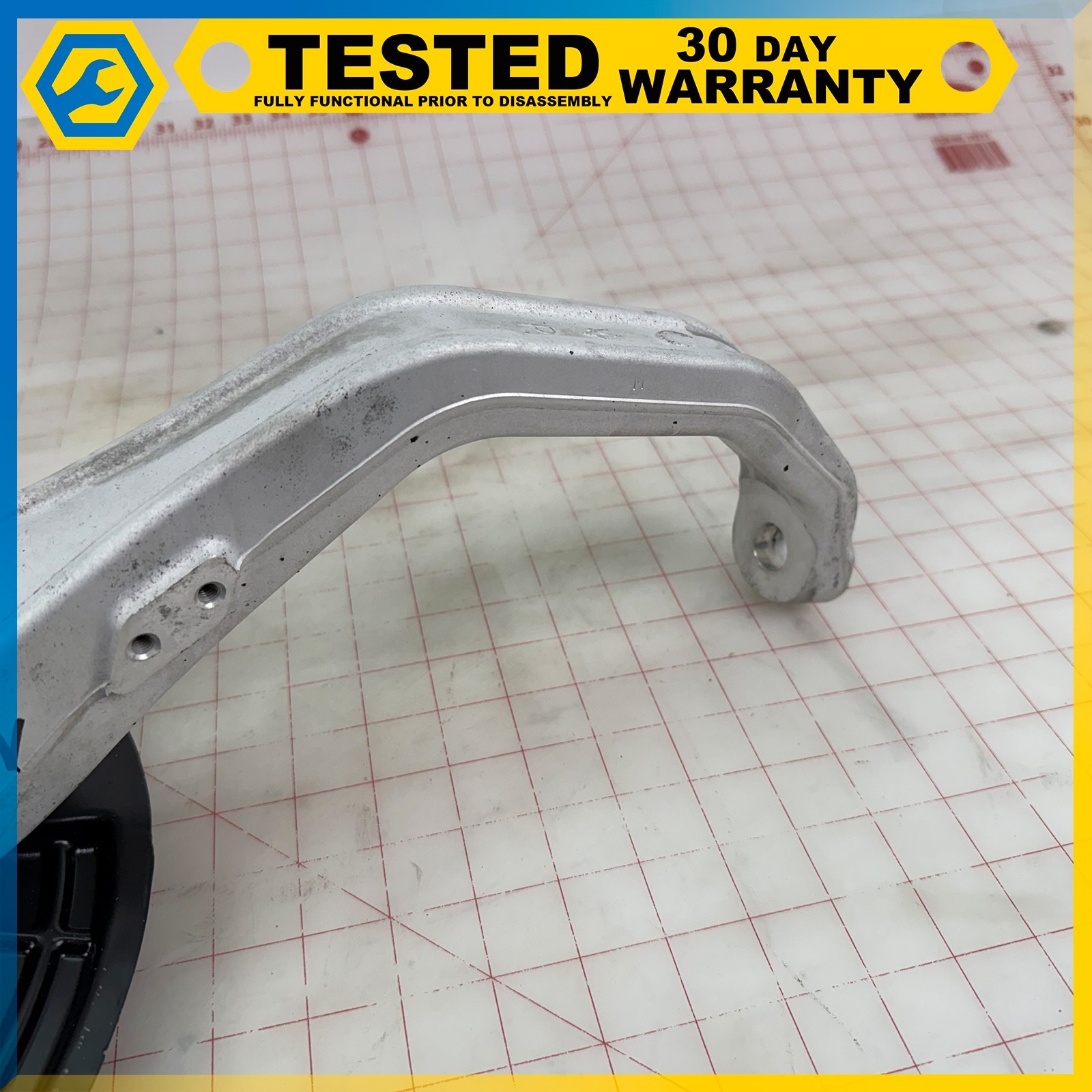 14-24 MASERATI GHIBLI FRONT RIGHT PASSENGER SIDE SPINDLE KNUCKLE HUB BEARING OEM