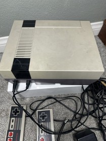 Nintendo NES Gray Console Original 1985 Controllers And Power Cord And Adapter