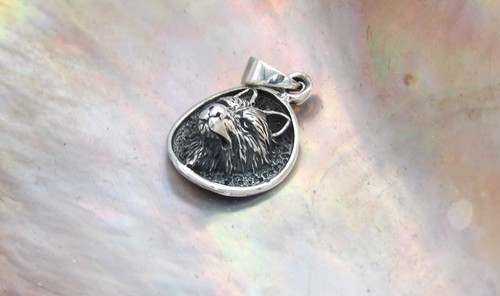 Handcrafted Solid.925 Sterling Silver Oxidized Wolf Pendant - Picture 4 of 11