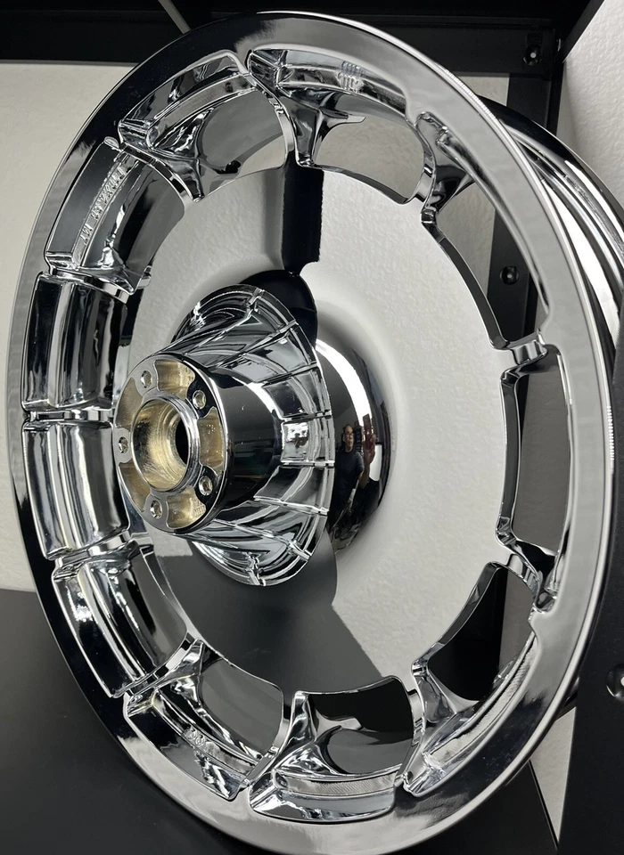 HARLEY SOFTAIL FAT BOY 2022-25 FLFBS RUEDA DELANTERA CROMADA PERSONALIZADA CAMBIO Llanta Foto 3 de 4