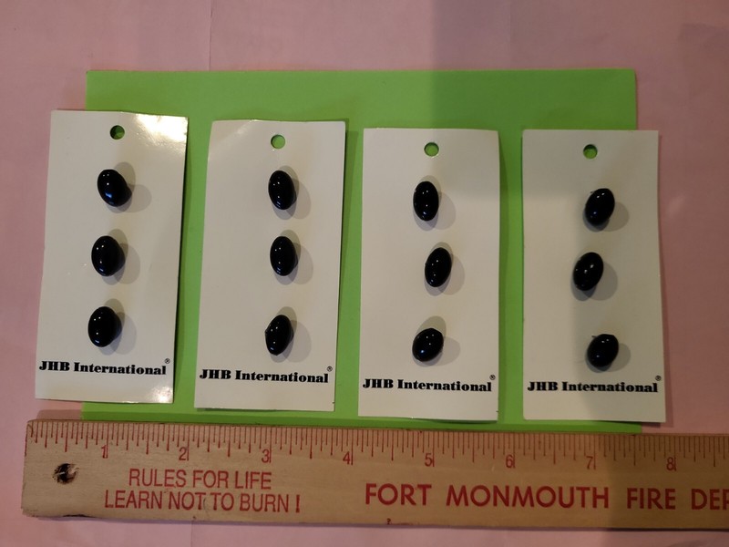 JHB INTERNATIONAL 4 CARDS OF 3-1/2 INCH OBLONG BLACK BUTTONS SFH