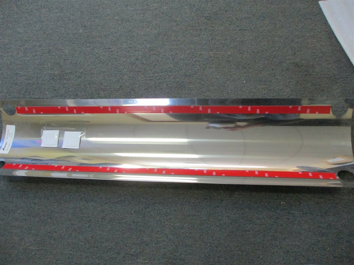 MD0331 NEW PACCAR UPPER SCUFF KICK PANEL SET PETERBILT 387