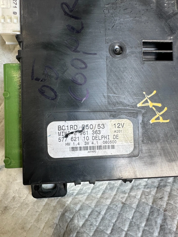 2005 Mini Cooper кабриолет тела модуль управления BCM BCU OEM 577 621 10 (AA 400) - Изображение 2 из 4