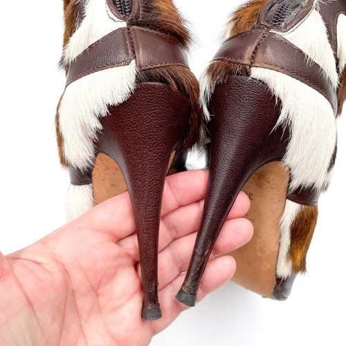 Manolo Blahnik Kalbshaar Stiefel braun weiß Fell Leder spitze Absätze 37,5 / 7,5 - Bild 5 von 10