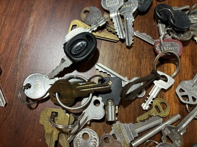 1 Lb Cut Keys Lot Brass Silver Car Home Schlage CAT etc Keychains Random