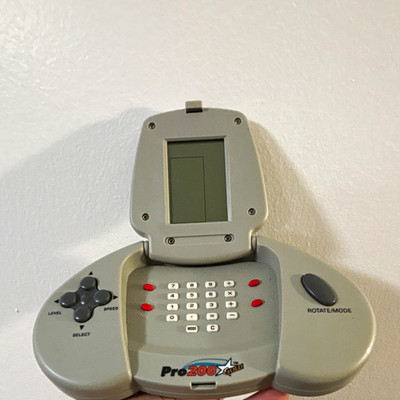 Radica Pro 200 Gold Handheld Electronic Game GI-2000 MPN GI-2000