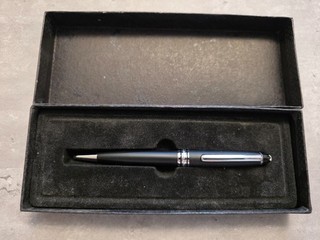 Montblanc Meisterstück Ultra Black Classique Ballpoint Pen